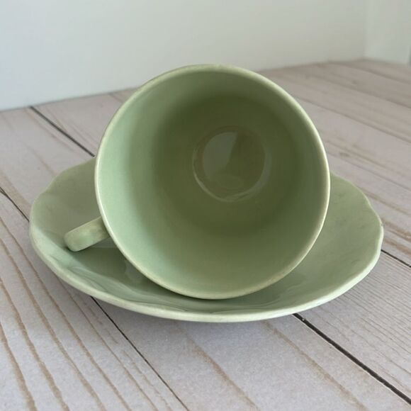 1950s Grindley Almond (Green) Petalware teacup and saucer. - Picture 4 of 6
